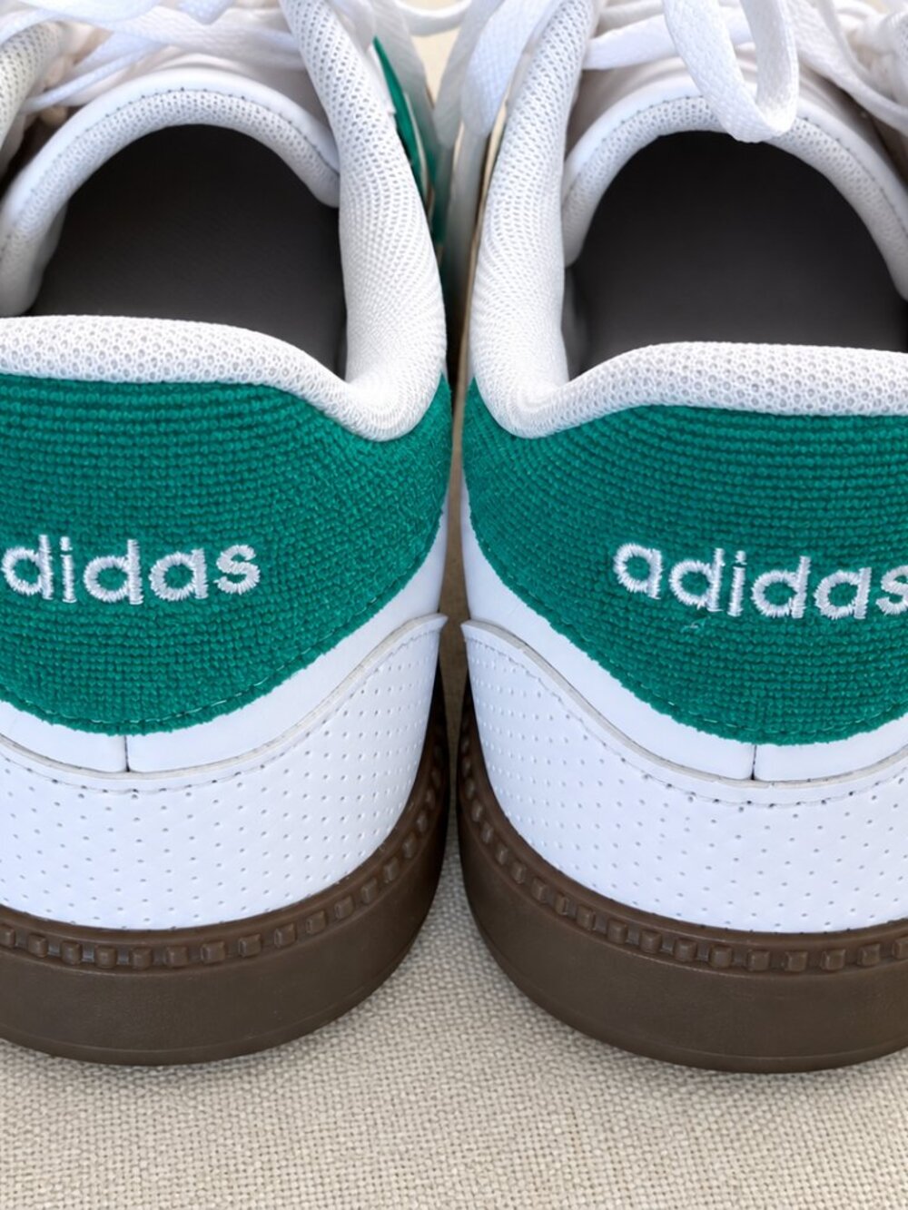Adidas Women's Cloudfoam Plus Sneakers White Green Gum Sole Size 8 NEW